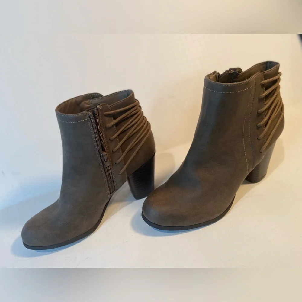 Madden Girl~Deliite~Faux Leather Ankle Boot~Criss Cross String Detail~Size 7.5